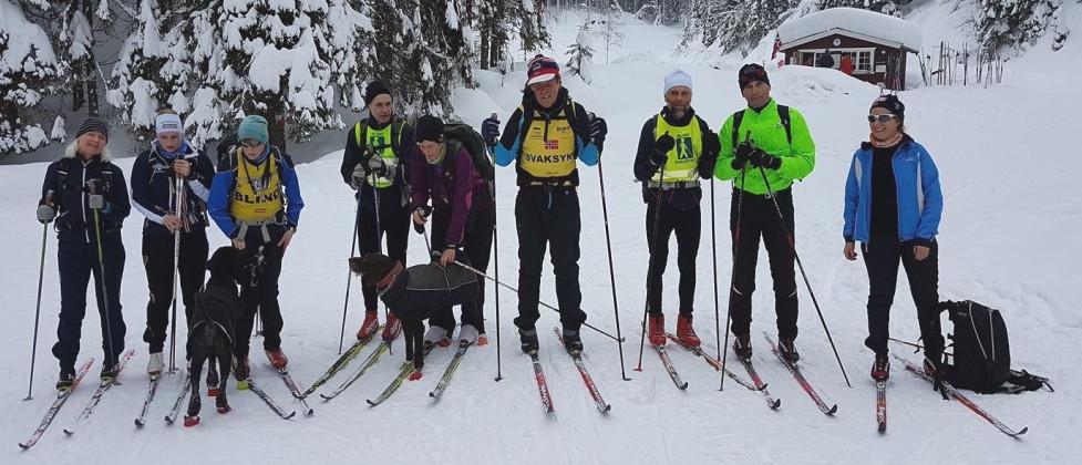 Gruppebilde med alle som var på tur til Løvlia