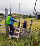 Anette forserer skigard.