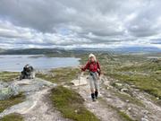 Krækkja -- Kjeldebu: Tiril med Drageidfjorden og Hallingskarvet i bakgrunnen.